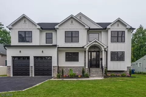 32 Meadow Rd, Clark, NJ 07066