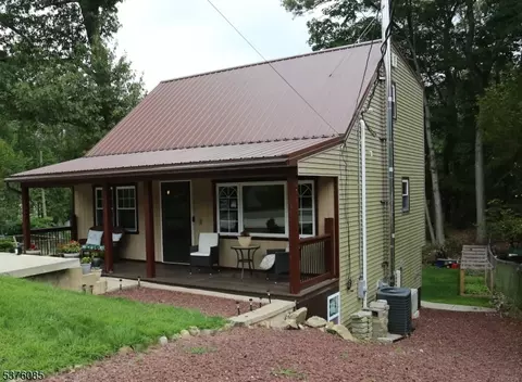 706 Brooklyn Mountain Rd, Hopatcong, NJ 07843