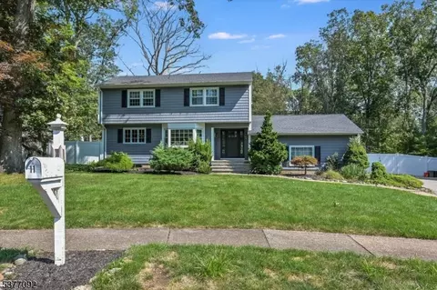 11 Aspen Ct, Wayne, NJ 07470
