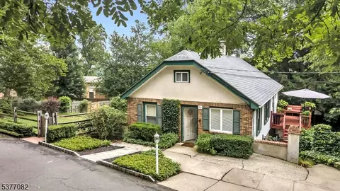 29 W End Ave, Green Brook, NJ 08812