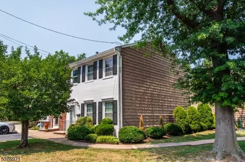 65 Wick Dr, Fords, NJ 08863