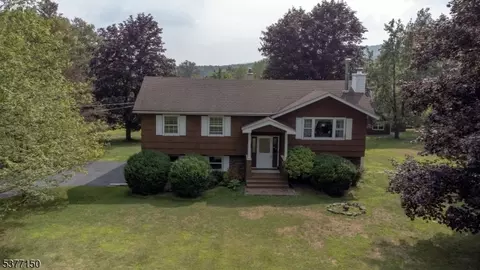 40 Medaugh Rd, Wantage, NJ 07461