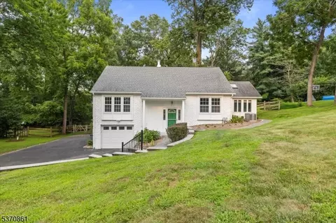 21 Ideal St, Gillette, NJ 07933