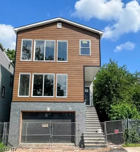 162 S 12th St, Newark, NJ 07107