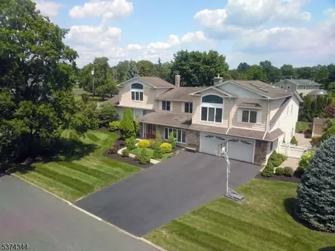 5 Robert Pl, Pequannock Twp, NJ 07440