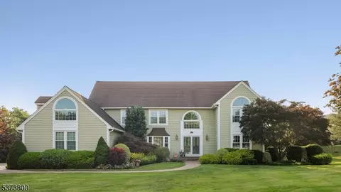 5 Bittle Ct, Martinsville, NJ 08836