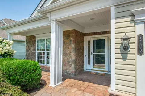 559 Post Ln, Franklin Twp, NJ 08873