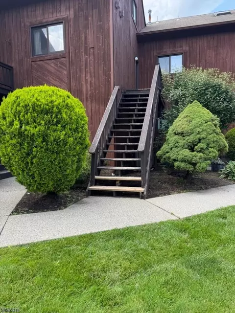 8 Le Touquet UNIT 4, Vernon, NJ 07462