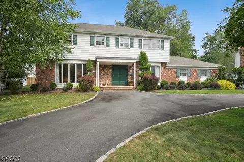 3 Troy Dr, Livingston, NJ 07039