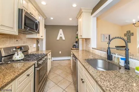 176 Beechwood Dr, Wayne, NJ 07470 photo 9