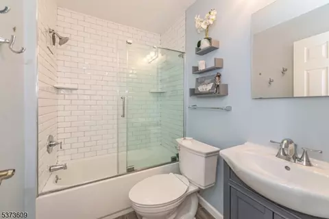 176 Beechwood Dr, Wayne, NJ 07470 photo 6