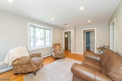 176 Beechwood Dr, Wayne, NJ 07470 photo 3