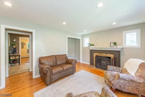 176 Beechwood Dr, Wayne, NJ 07470 photo 5