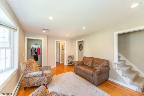 176 Beechwood Dr, Wayne, NJ 07470 photo 2