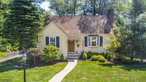 176 Beechwood Dr, Wayne, NJ 07470 photo 1