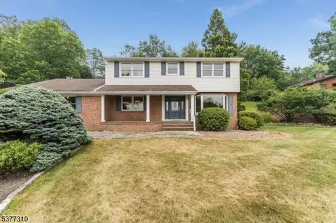 40 Thomas Rd, Glen Gardner, NJ 08826