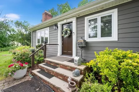 126 Smith Rd, Somerset, NJ 08873