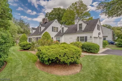 7 Folkstone Dr, Westfield, NJ 07090