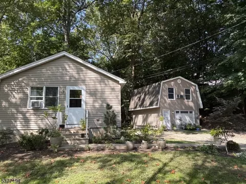 173 Main St, Glen Gardner, NJ 08826