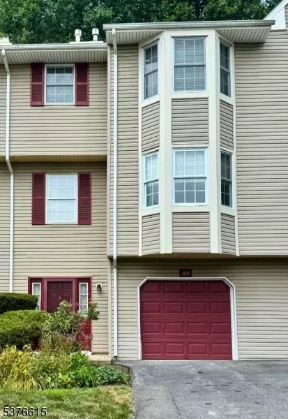 100 Pinehurst Dr, Washington, NJ 07882