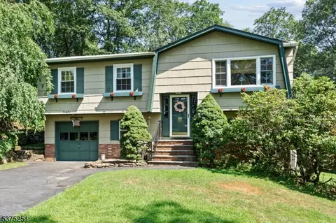 25 Mohawk Ave, Rockaway, NJ 07866