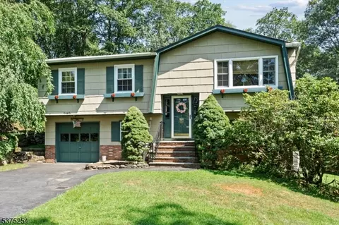 25 Mohawk Ave, Rockaway, NJ 07866