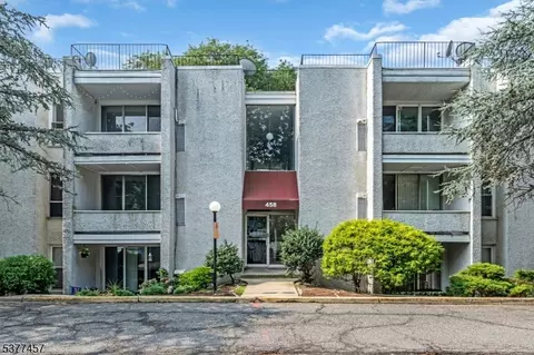 458 River Rd #A, Nutley, NJ 07110