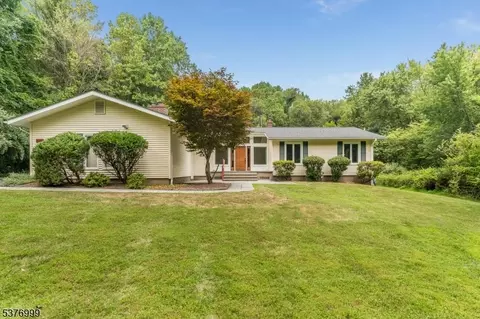 526 Cokesbury Rd, Annandale, NJ 08801