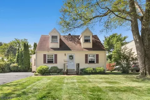 42 Alice Ln, Clark, NJ 07066