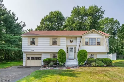 39 Lefke Ln, Whippany, NJ 07981