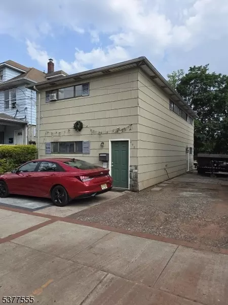 492 Hamilton St, Somerset, NJ 08873