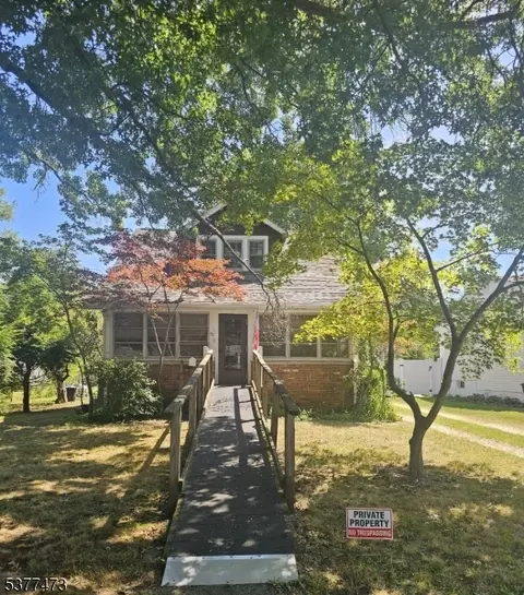 50 2nd St, Pequannock Twp, NJ 07440