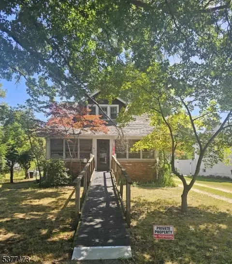 50 2nd St, Pequannock Twp, NJ 07440