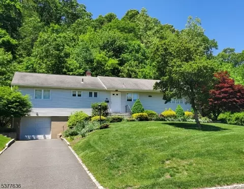 6 Cliffside Dr, Livingston, NJ 07039