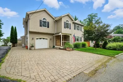10 Hilltop Trl, Denville, NJ 07834