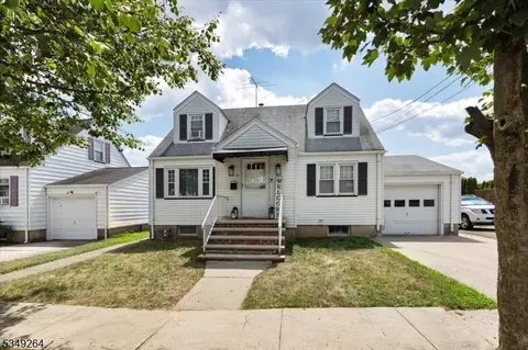 10 Garretson Ave, Totowa, NJ 07512