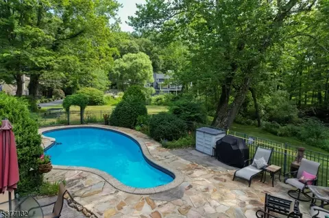 4 Mill Rd, Flanders, NJ 07836