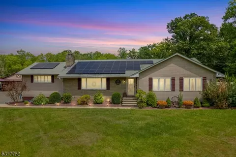 28 Valley Rd, Oxford, NJ 07863