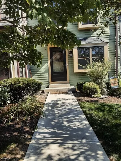 21 Duck Hawk Ct, Hackettstown, NJ 07840