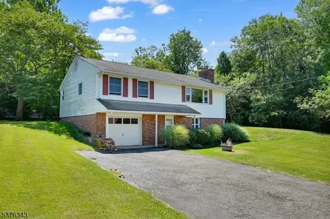 14 Lincoln Ave, West Milford, NJ 07480