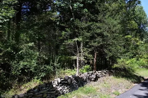 81 Upper Creek Rd, Delaware Twp, NJ 08559