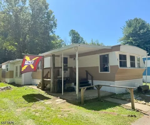 39 Front St, Oxford, NJ 07863