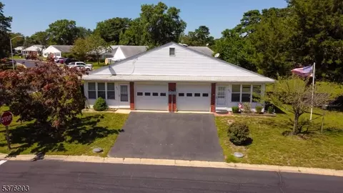 87 Fairway Ln #A, Manchester Township, NJ 08759