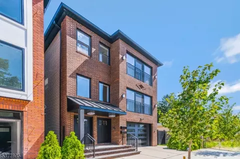 15 Voorhees St, Newark, NJ 07108