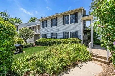 133 Mockingbird Ct, Three Bridges, NJ 08887