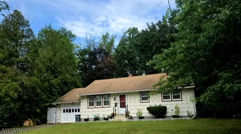640 Warfield Rd, North Plainfield, NJ 07063
