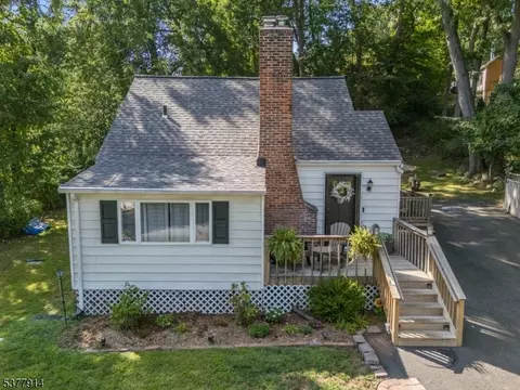8 Alder Dr, Sparta, NJ 07871