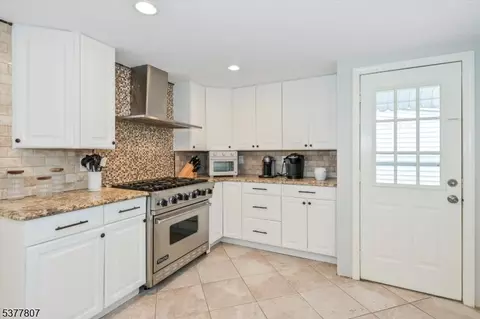40 Eaton Pl, Bloomfield, NJ 07003 photo 12
