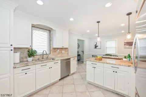 40 Eaton Pl, Bloomfield, NJ 07003 photo 10
