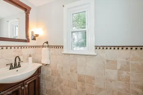 40 Eaton Pl, Bloomfield, NJ 07003 photo 14